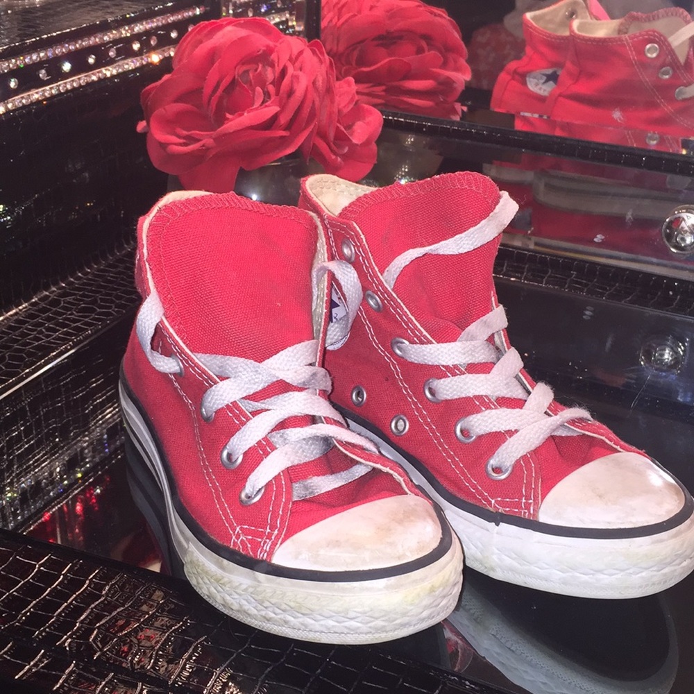 Little girls converse. Size 12. Good condition.